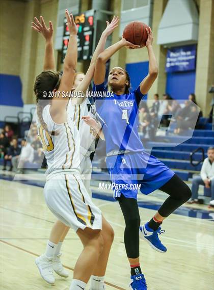 Thumbnail 3 in Ventura vs La Jolla Country Day photogallery.