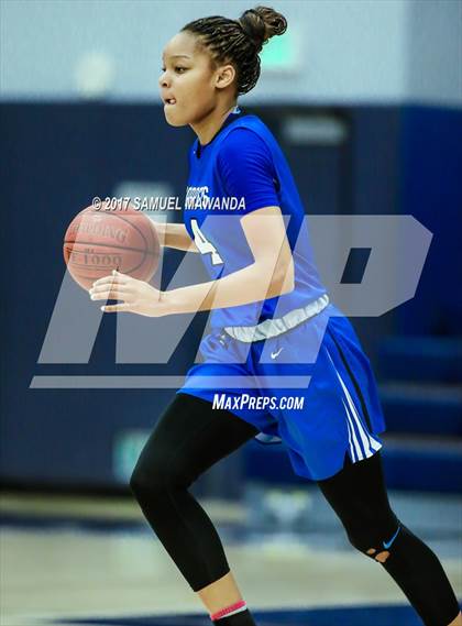 Thumbnail 3 in Ventura vs La Jolla Country Day photogallery.