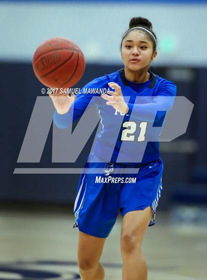 Thumbnail 2 in Ventura vs La Jolla Country Day photogallery.