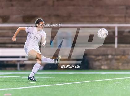 Thumbnail 1 in Dobyns-Bennett vs. Tennessee photogallery.