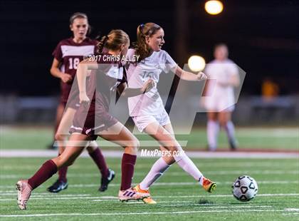 Thumbnail 3 in Dobyns-Bennett vs. Tennessee photogallery.