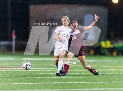 Thumbnail 2 in Dobyns-Bennett vs. Tennessee photogallery.