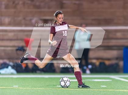 Thumbnail 2 in Dobyns-Bennett vs. Tennessee photogallery.