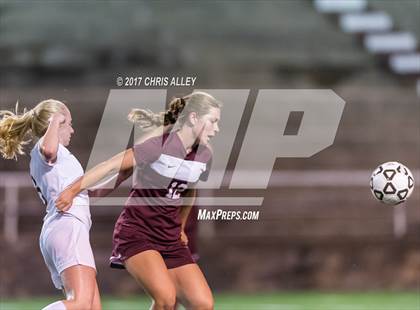 Thumbnail 3 in Dobyns-Bennett vs. Tennessee photogallery.