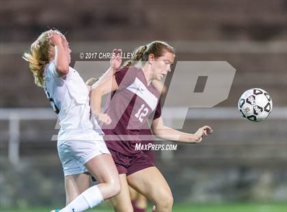 Thumbnail 2 in Dobyns-Bennett vs. Tennessee photogallery.