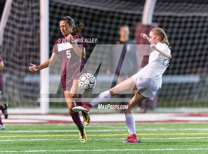 Thumbnail 2 in Dobyns-Bennett vs. Tennessee photogallery.