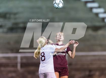 Thumbnail 1 in Dobyns-Bennett vs. Tennessee photogallery.