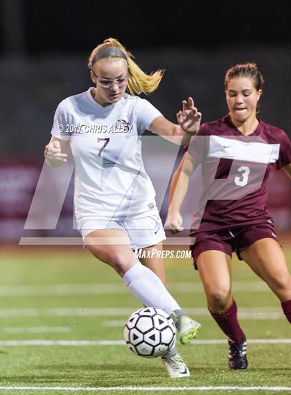 Thumbnail 1 in Dobyns-Bennett vs. Tennessee photogallery.