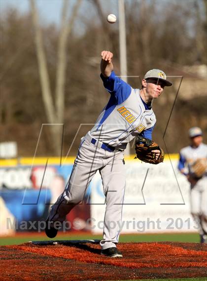 Thumbnail 2 in Newport Central Catholic vs McNicholas photogallery.