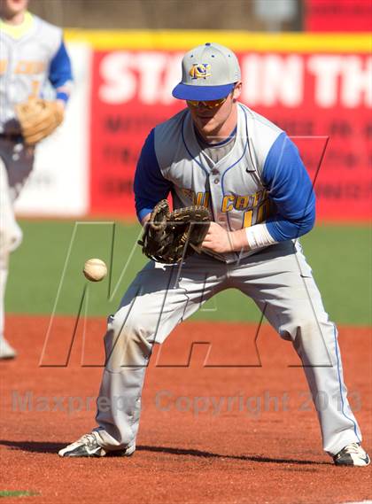 Thumbnail 1 in Newport Central Catholic vs McNicholas photogallery.