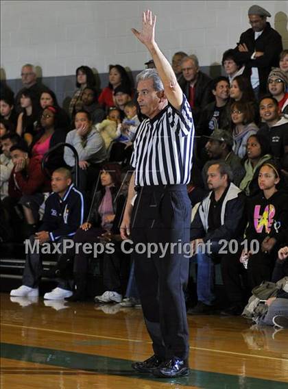 Thumbnail 3 in Windward vs. Bellarmine-Jefferson (CIF SS D4A Playoffs) photogallery.
