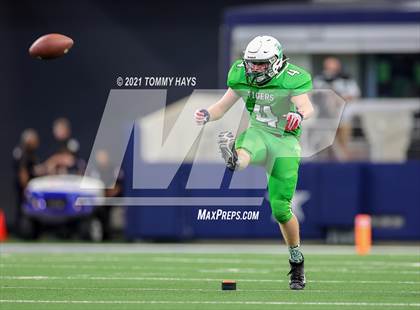 Thumbnail 3 in Westbrook vs. May (UIL State Football 6-Man 1A D1 Finals) photogallery.