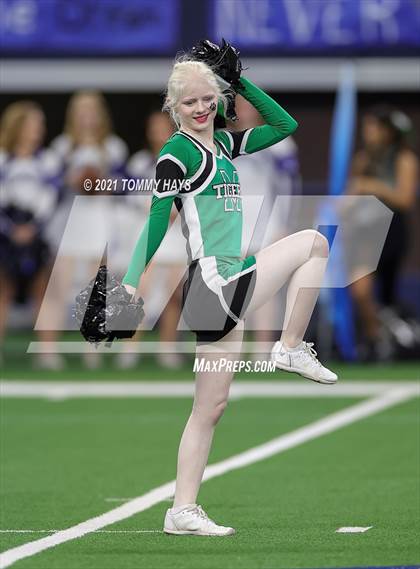 Thumbnail 3 in Westbrook vs. May (UIL State Football 6-Man 1A D1 Finals) photogallery.
