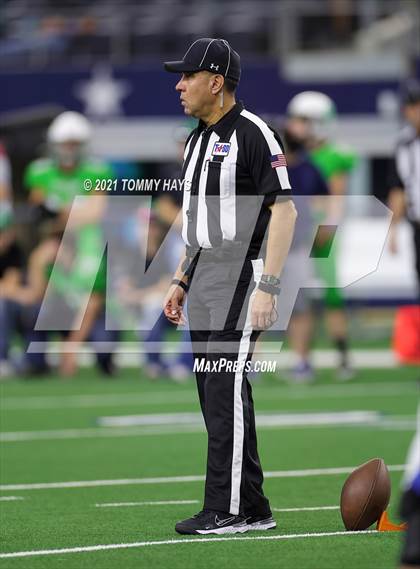 Thumbnail 3 in Westbrook vs. May (UIL State Football 6-Man 1A D1 Finals) photogallery.