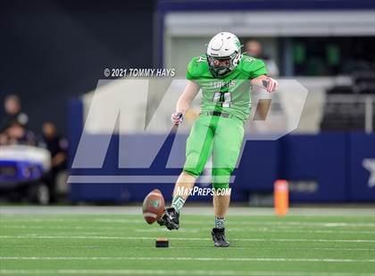 Thumbnail 3 in Westbrook vs. May (UIL State Football 6-Man 1A D1 Finals) photogallery.