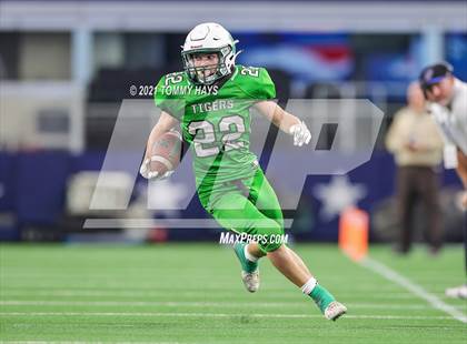 Thumbnail 3 in Westbrook vs. May (UIL State Football 6-Man 1A D1 Finals) photogallery.