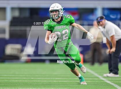 Thumbnail 2 in Westbrook vs. May (UIL State Football 6-Man 1A D1 Finals) photogallery.