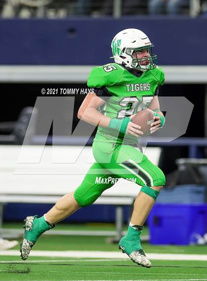 Thumbnail 2 in Westbrook vs. May (UIL State Football 6-Man 1A D1 Finals) photogallery.