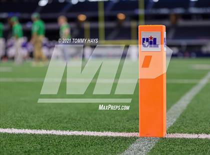 Thumbnail 1 in Westbrook vs. May (UIL State Football 6-Man 1A D1 Finals) photogallery.