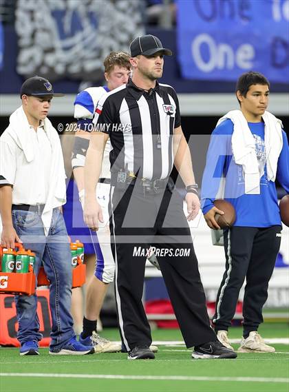 Thumbnail 3 in Westbrook vs. May (UIL State Football 6-Man 1A D1 Finals) photogallery.