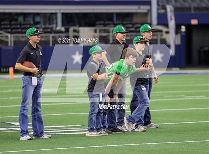 Thumbnail 3 in Westbrook vs. May (UIL State Football 6-Man 1A D1 Finals) photogallery.