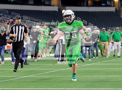 Thumbnail 2 in Westbrook vs. May (UIL State Football 6-Man 1A D1 Finals) photogallery.