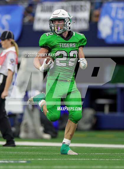 Thumbnail 3 in Westbrook vs. May (UIL State Football 6-Man 1A D1 Finals) photogallery.