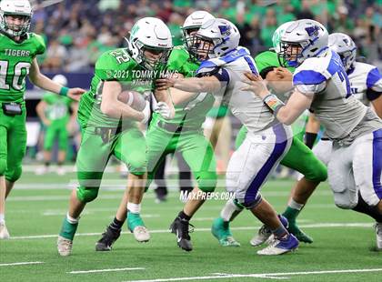 Thumbnail 2 in Westbrook vs. May (UIL State Football 6-Man 1A D1 Finals) photogallery.