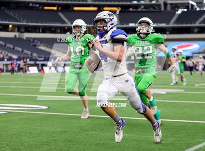 Thumbnail 2 in Westbrook vs. May (UIL State Football 6-Man 1A D1 Finals) photogallery.