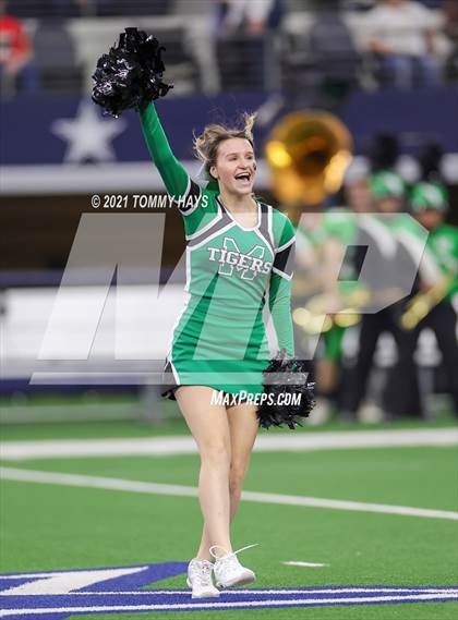 Thumbnail 3 in Westbrook vs. May (UIL State Football 6-Man 1A D1 Finals) photogallery.