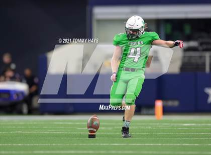 Thumbnail 1 in Westbrook vs. May (UIL State Football 6-Man 1A D1 Finals) photogallery.