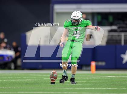 Thumbnail 2 in Westbrook vs. May (UIL State Football 6-Man 1A D1 Finals) photogallery.