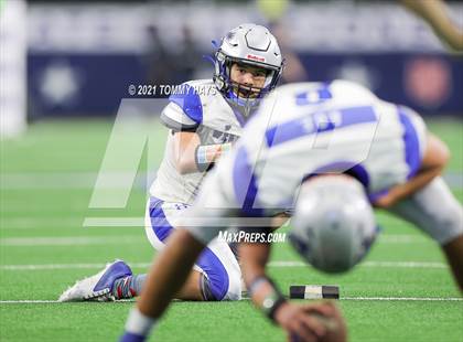 Thumbnail 3 in Westbrook vs. May (UIL State Football 6-Man 1A D1 Finals) photogallery.