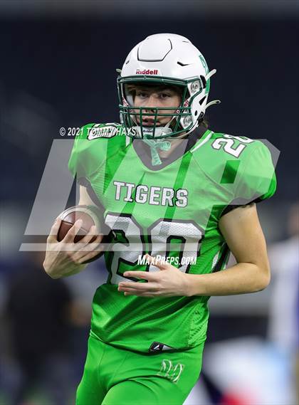 Thumbnail 2 in Westbrook vs. May (UIL State Football 6-Man 1A D1 Finals) photogallery.