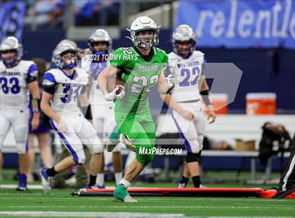 Thumbnail 2 in Westbrook vs. May (UIL State Football 6-Man 1A D1 Finals) photogallery.