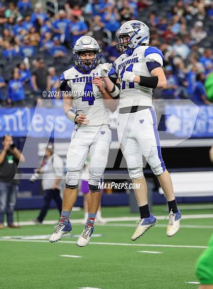Thumbnail 2 in Westbrook vs. May (UIL State Football 6-Man 1A D1 Finals) photogallery.