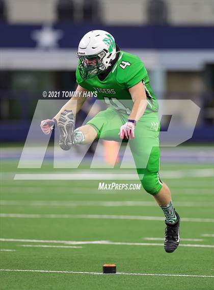 Thumbnail 3 in Westbrook vs. May (UIL State Football 6-Man 1A D1 Finals) photogallery.