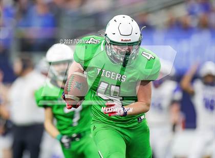 Thumbnail 2 in Westbrook vs. May (UIL State Football 6-Man 1A D1 Finals) photogallery.