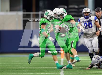 Thumbnail 2 in Westbrook vs. May (UIL State Football 6-Man 1A D1 Finals) photogallery.