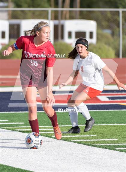 Thumbnail 2 in St. Johns vs. Northland Prep Academy (AIA 2A Final) photogallery.