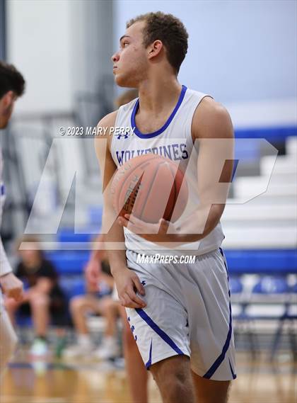 Thumbnail 2 in Serra Catholic @ Ellwood City photogallery.