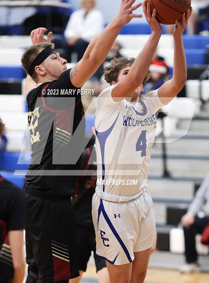 Thumbnail 2 in Serra Catholic @ Ellwood City photogallery.