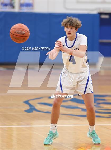 Thumbnail 1 in Serra Catholic @ Ellwood City photogallery.