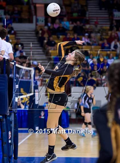 Thumbnail 1 in Legend vs. Arapahoe (CHSAA 5A Playoff) photogallery.