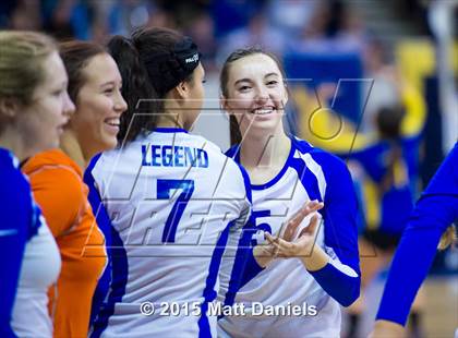 Thumbnail 1 in Legend vs. Arapahoe (CHSAA 5A Playoff) photogallery.