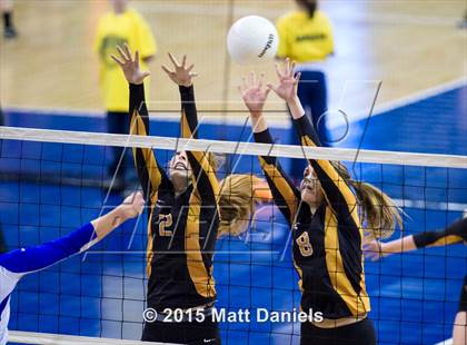 Thumbnail 3 in Legend vs. Arapahoe (CHSAA 5A Playoff) photogallery.