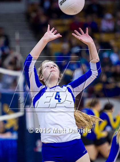 Thumbnail 2 in Legend vs. Arapahoe (CHSAA 5A Playoff) photogallery.