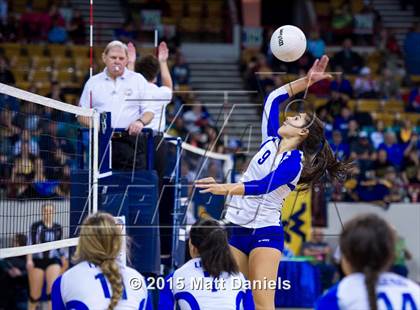 Thumbnail 2 in Legend vs. Arapahoe (CHSAA 5A Playoff) photogallery.