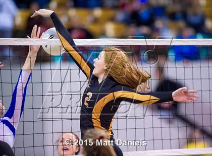 Thumbnail 1 in Legend vs. Arapahoe (CHSAA 5A Playoff) photogallery.