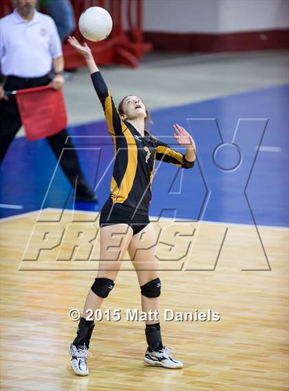 Thumbnail 2 in Legend vs. Arapahoe (CHSAA 5A Playoff) photogallery.
